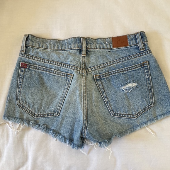 BDG Essential Mid-Rise shorts, Size 25 - Picture 3 of 5